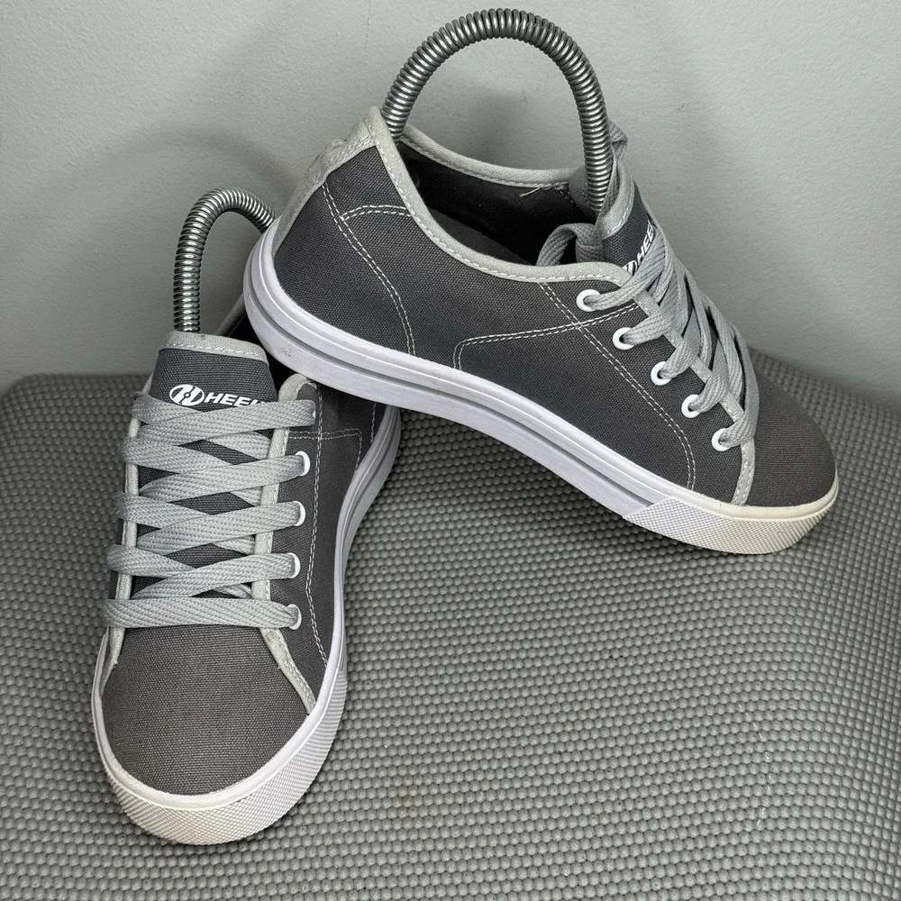 Heelys Canvas Low‎ Top Gray Skate Shoes Sneakers Men's Size 4 Lace Up Wheels